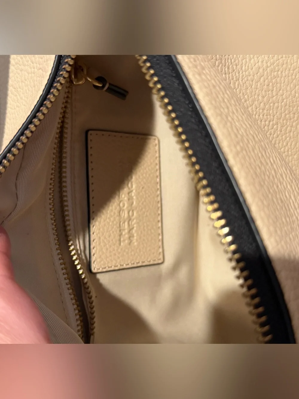 Marc Jacobs the soft box bag 23